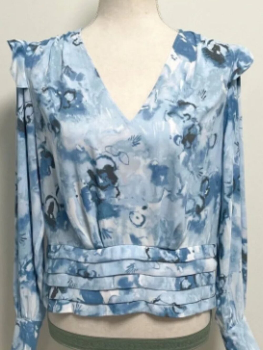 WHBM Breathless Glass Floral Pleated Ruffle V Neck Blouse Blue - Women's 6